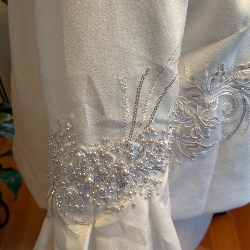 Elegant Women's White XXL Jacket with Pearl Detailing Flare Sleeves Embroidered - Picture 5 of 15
